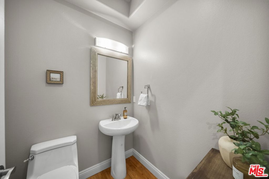 5727 Camellia Avenue 108 Property Photo 8