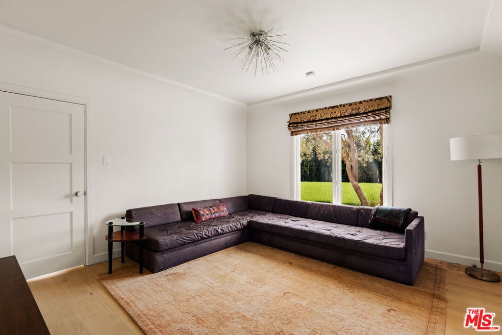 647 Toyopa Drive Property Photo 25