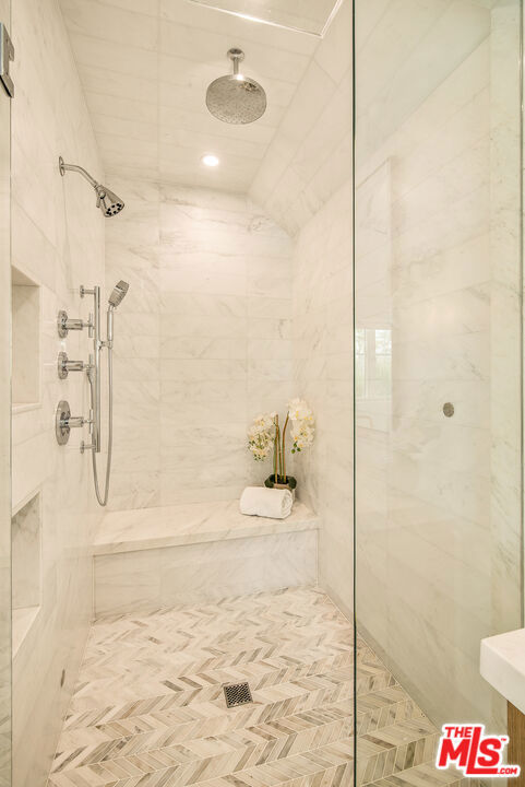 4210 Bellaire Avenue Property Photo 22