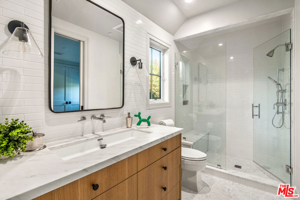 4210 Bellaire Avenue Property Photo 27