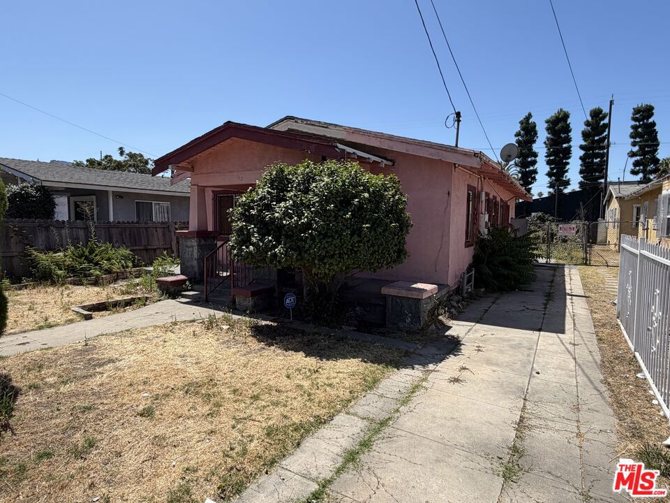 142 W 58th Street Property Photo 2