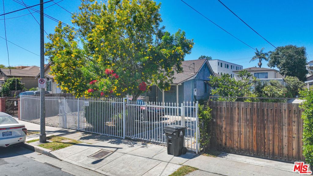 1525 W 37th Street Property Photo 8
