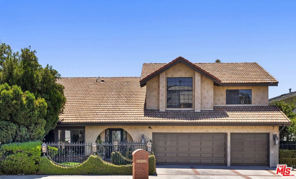 8000 Oceanus Drive Property Photo 1