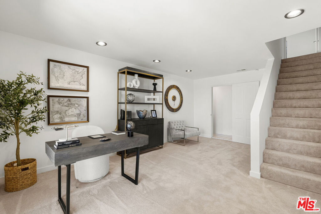 8000 Oceanus Drive Property Photo 11