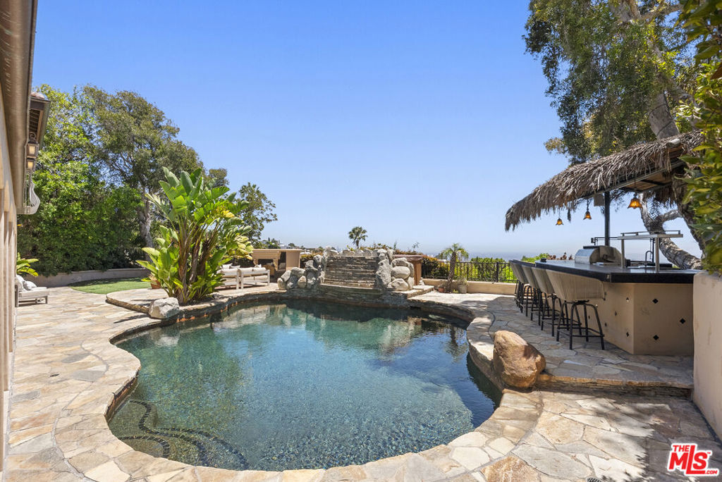 8000 Oceanus Drive Property Photo 19