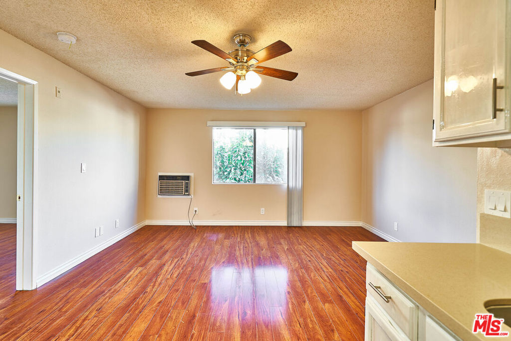 820 S St Andrews Place 203 Property Photo 4