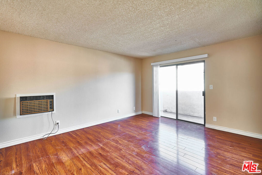 820 S St Andrews Place 203 Property Photo 10