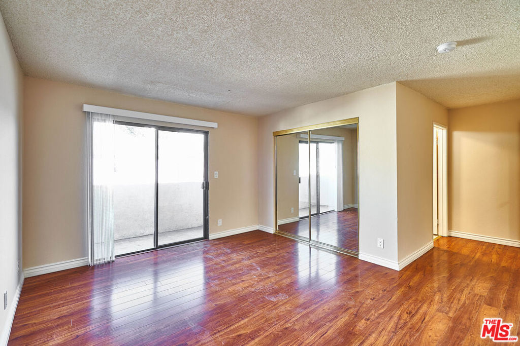 820 S St Andrews Place 203 Property Photo 11