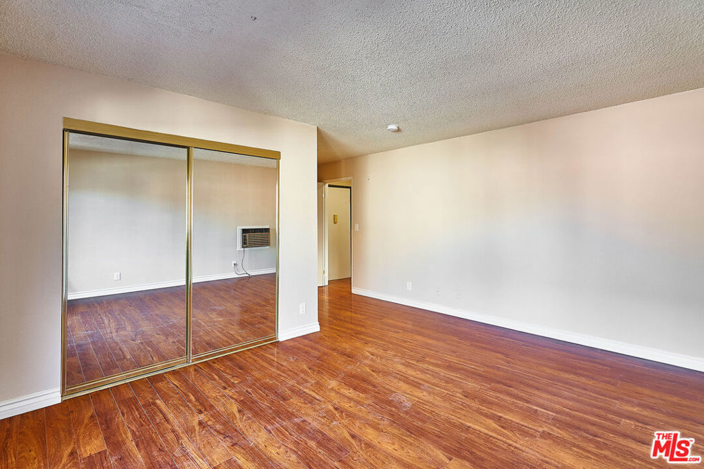 820 S St Andrews Place 203 Property Photo 12
