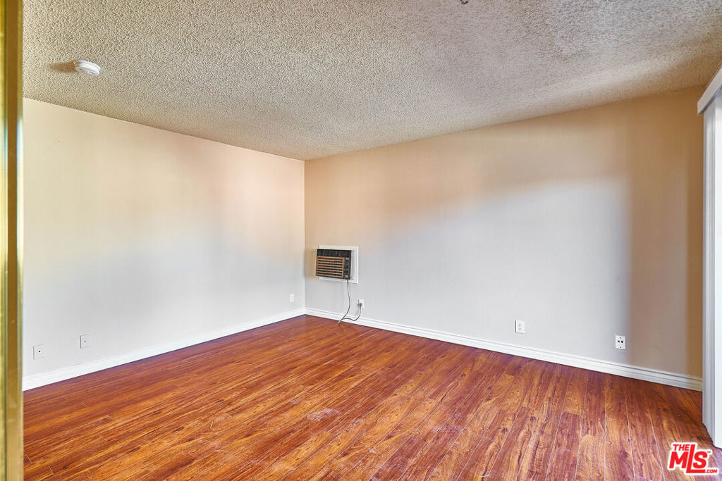 820 S St Andrews Place 203 Property Photo 13