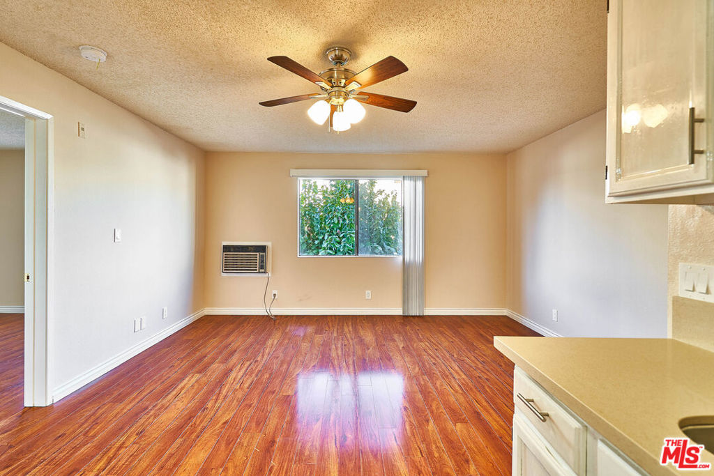 820 S St Andrews Place 203 Property Photo 17