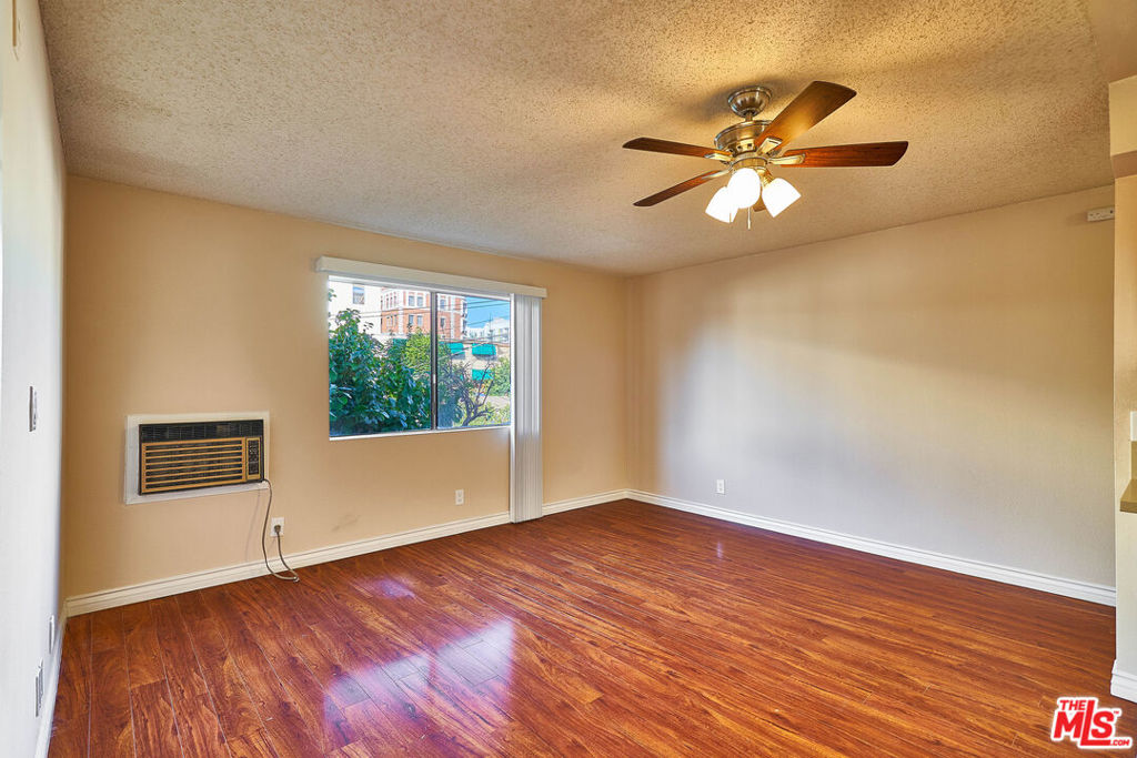 820 S St Andrews Place 203 Property Photo 19
