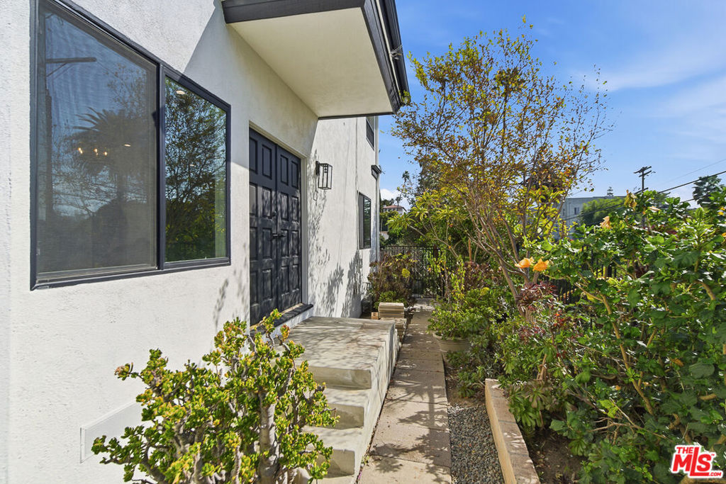 1301 Angelus Avenue Property Photo 6