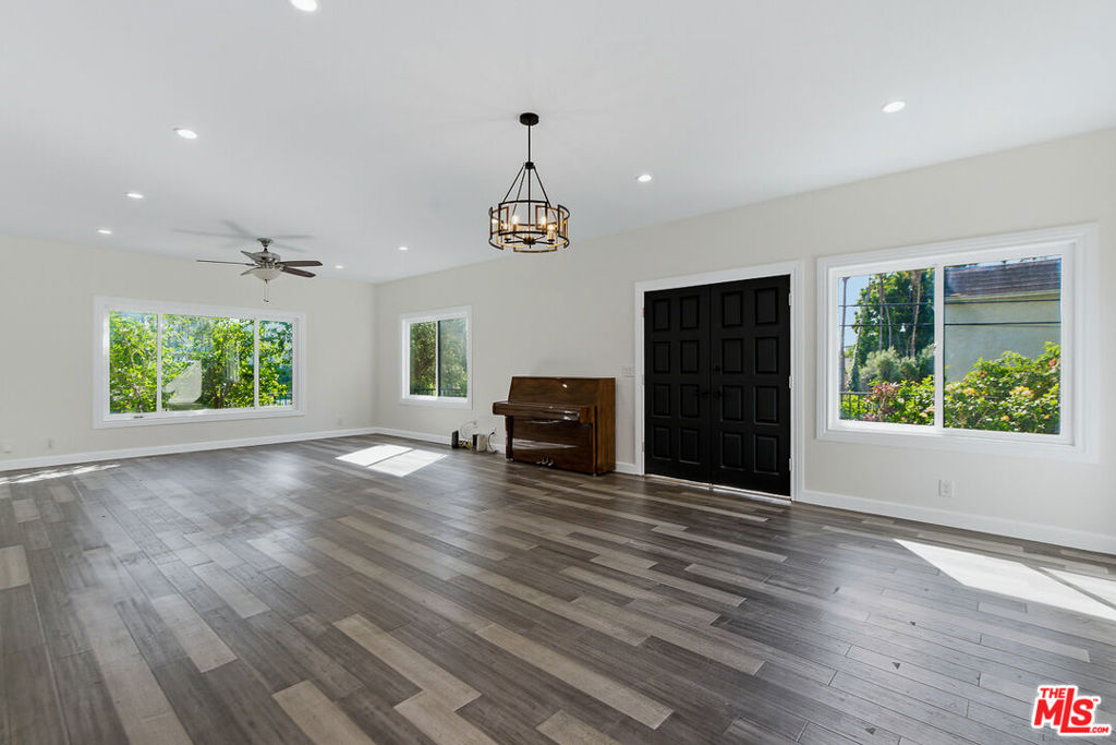 1301 Angelus Avenue Property Photo 8
