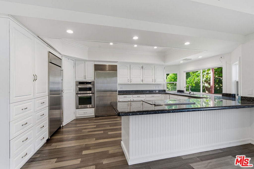 1301 Angelus Avenue Property Photo 12
