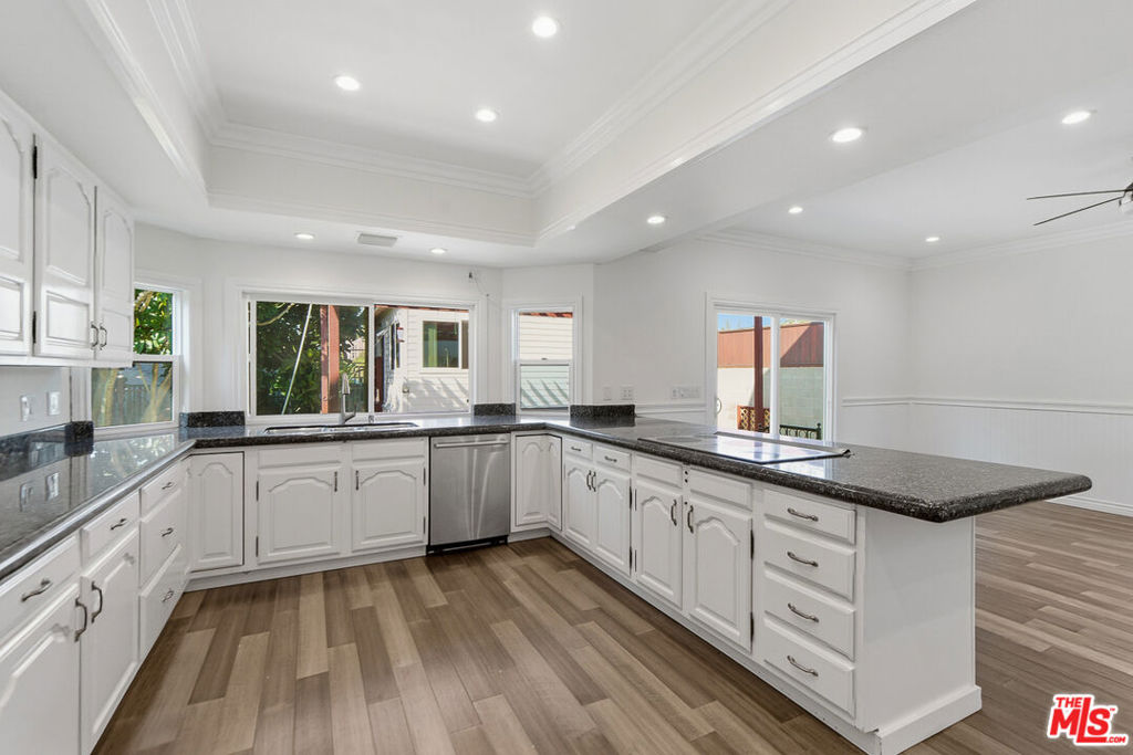 1301 Angelus Avenue Property Photo 13