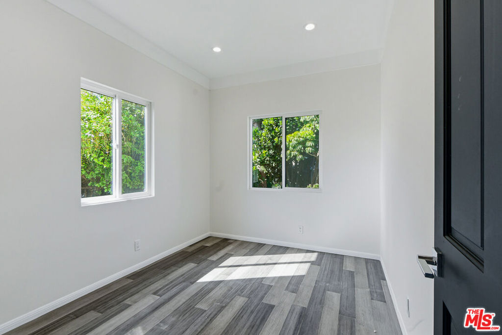 1301 Angelus Avenue Property Photo 16