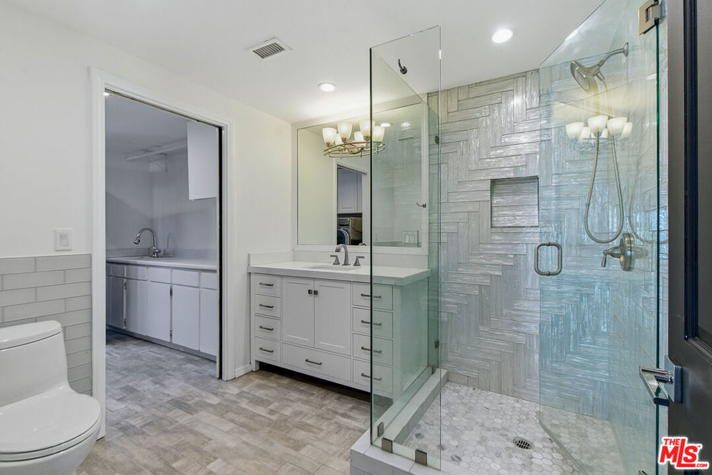 1301 Angelus Avenue Property Photo 17