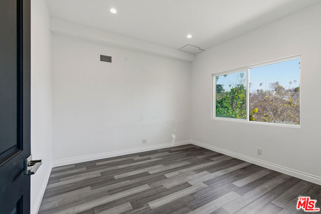 1301 Angelus Avenue Property Photo 20