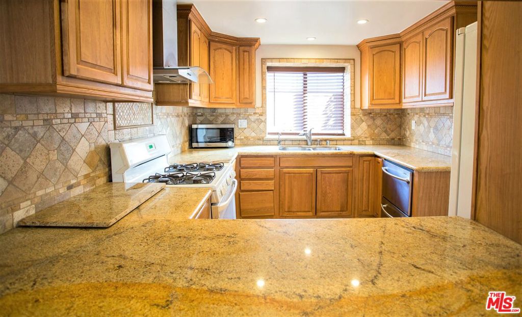 4365 Mclaughlin Avenue 14 Property Photo 6