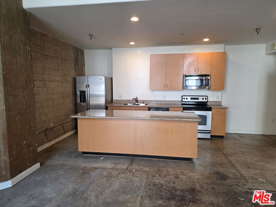 711 S Olive Street 313 Property Photo 4