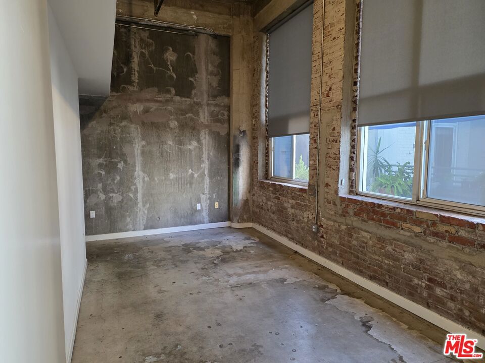 711 S Olive Street 313 Property Photo 5