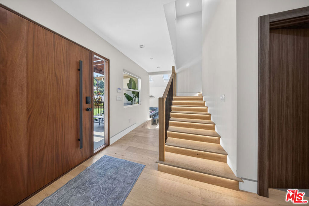 2806 Manhattan Avenue Property Photo 11
