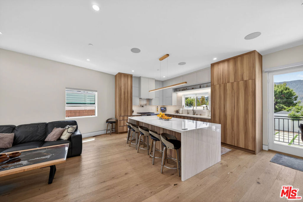 2806 Manhattan Avenue Property Photo 25