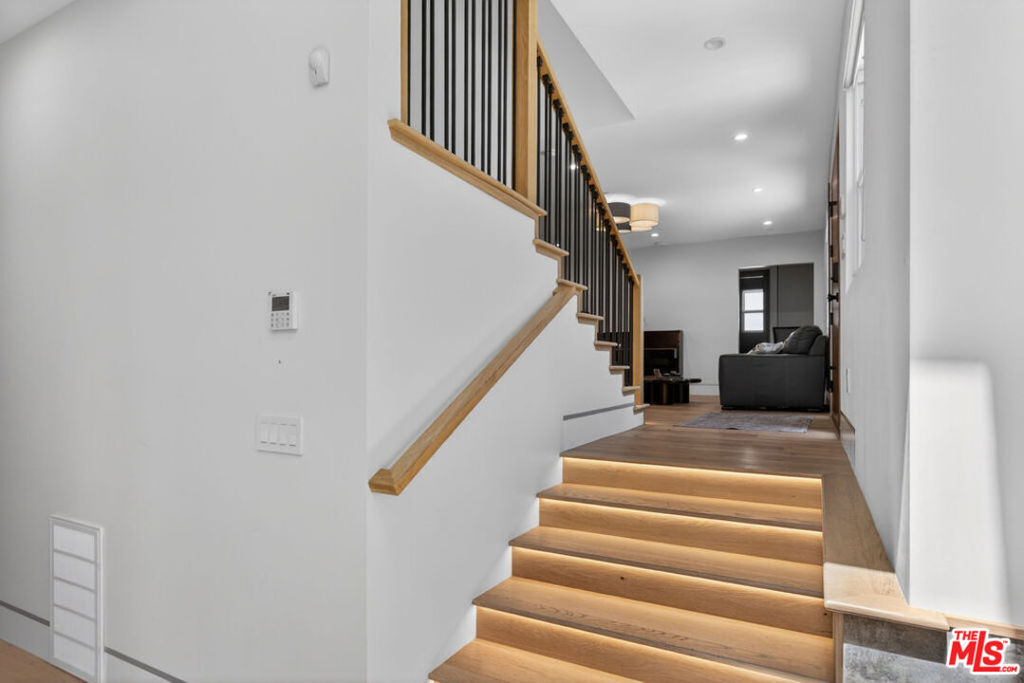 2806 Manhattan Avenue Property Photo 33