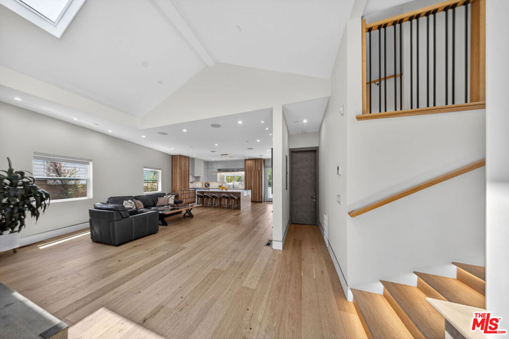 2806 Manhattan Avenue Property Photo 35