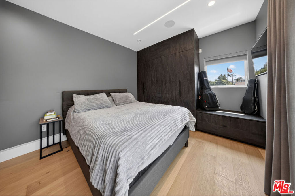 2806 Manhattan Avenue Property Photo 40