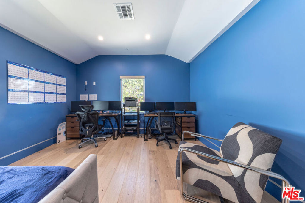 2806 Manhattan Avenue Property Photo 66