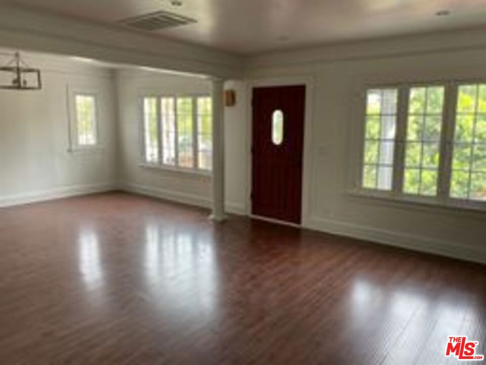 817 N Harvard Boulevard Property Photo 2