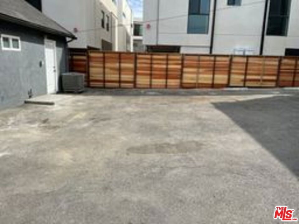 817 N Harvard Boulevard Property Photo 12