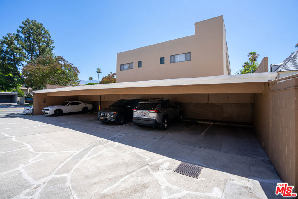 200 S Madison Avenue Property Photo 17