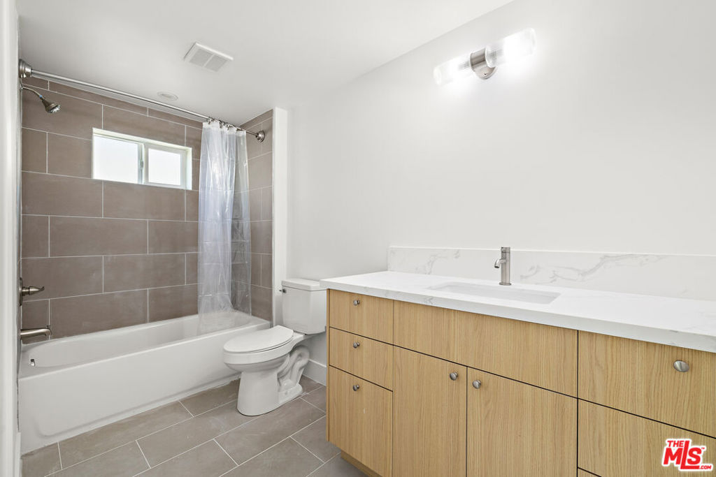 5651 Case Avenue Property Photo 8