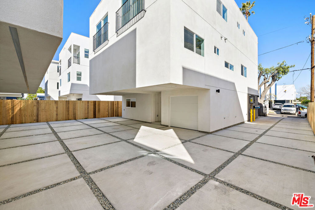 5651 Case Avenue Property Photo 15