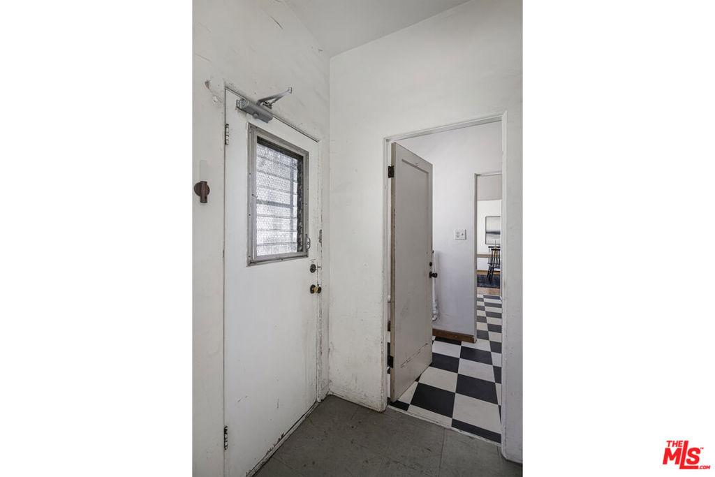 1143 S Westmoreland Avenue 5 Property Photo 31
