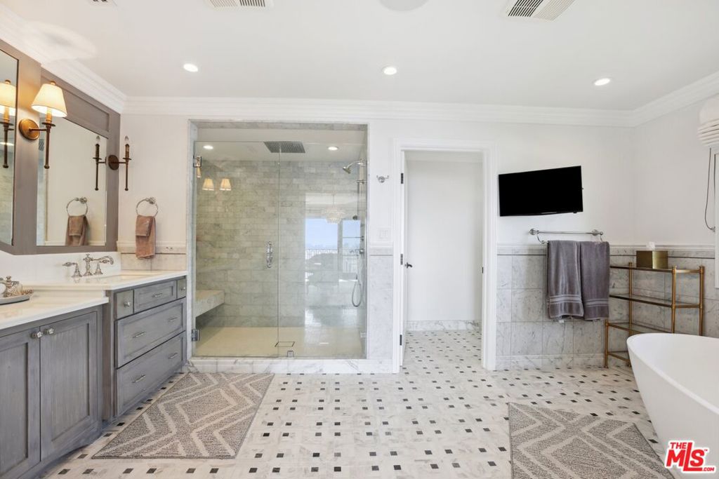 2676 Casiano Road Property Photo 31
