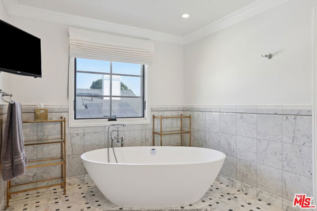 2676 Casiano Road Property Photo 33