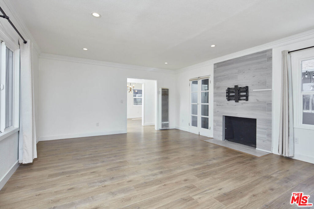 2904 W 81st Street Property Photo 2