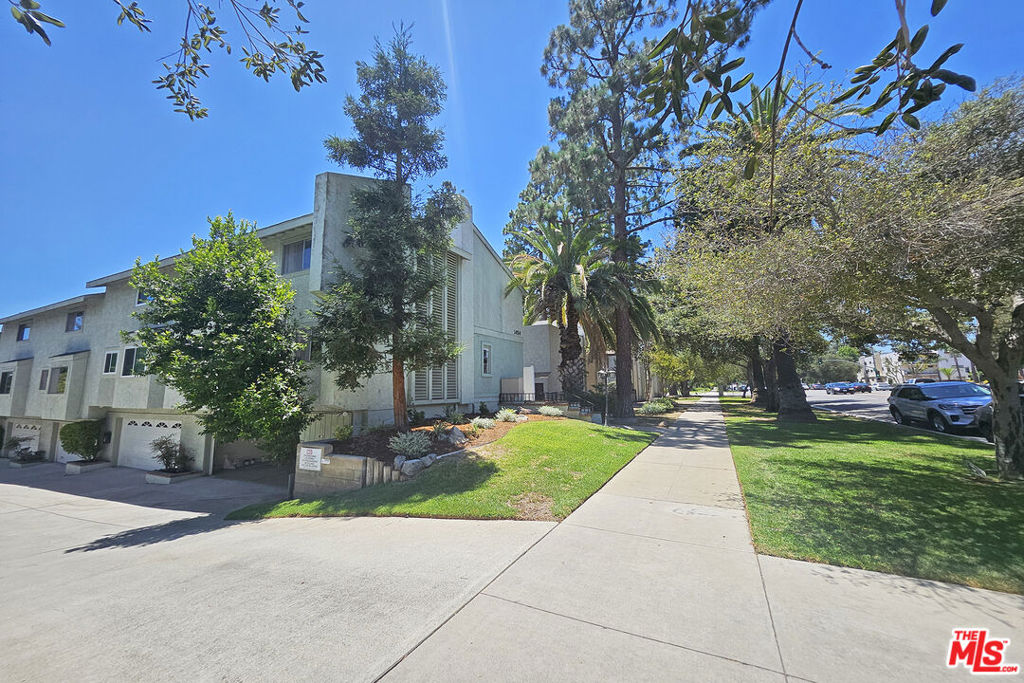 1454 E Orange Grove Boulevard 1 Property Photo 2