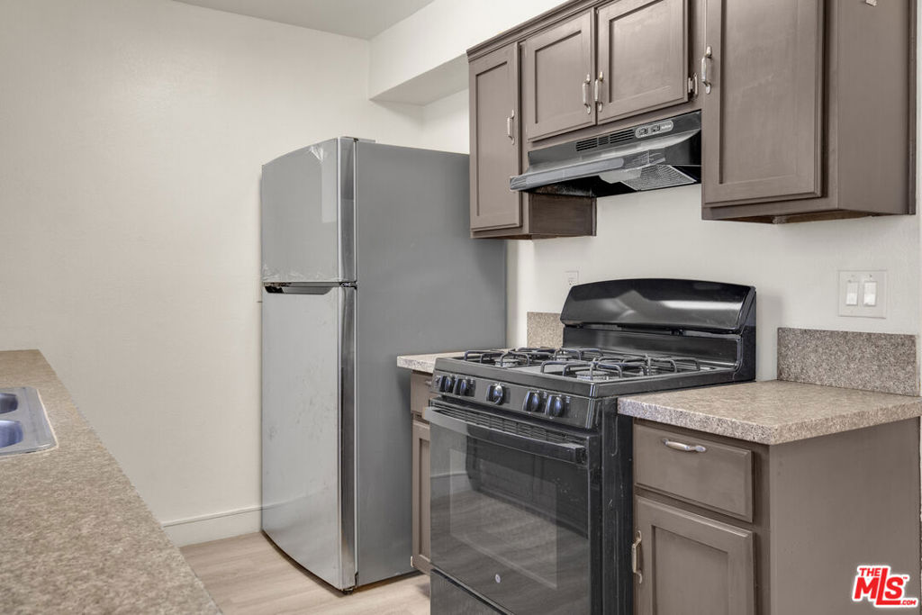 1429 N Grove Avenue Property Photo 4