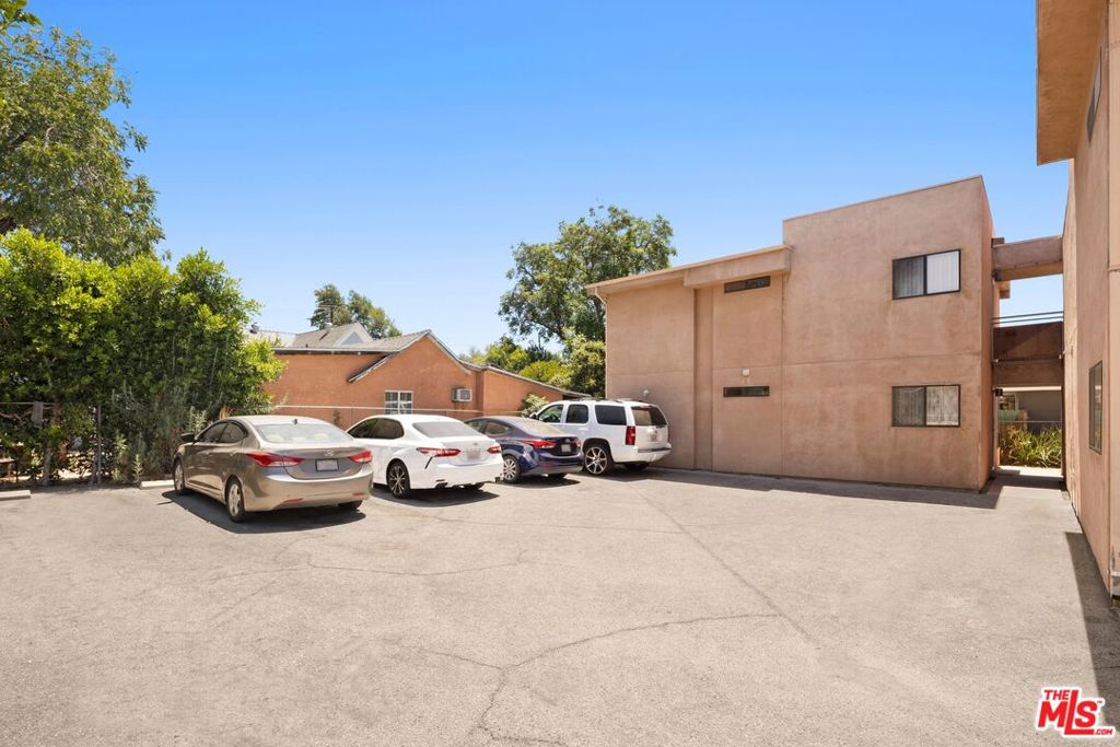 1229 Hollister Street Property Photo 9
