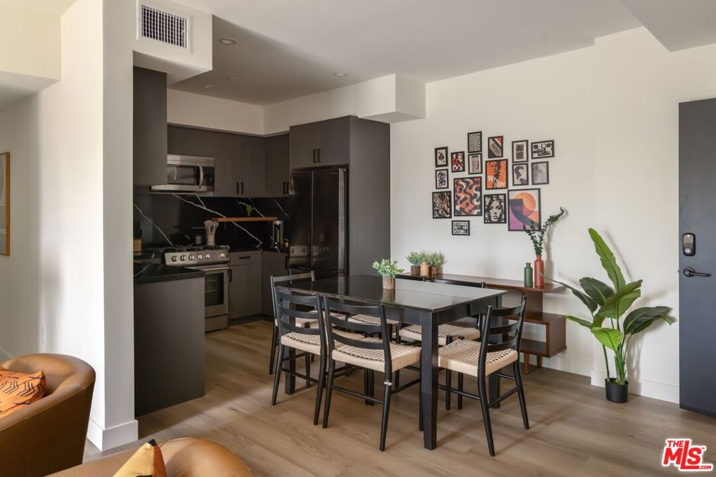 1110 S Spaulding Avenue 204 Property Photo 6