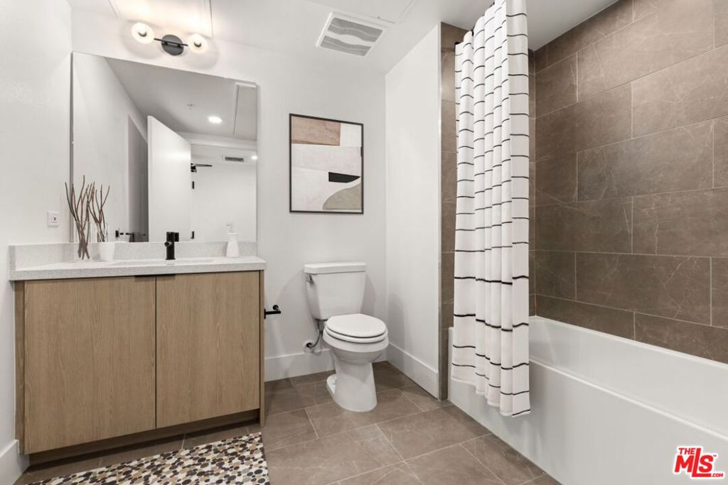 7617 Santa Monica Boulevard 400 Property Photo 7