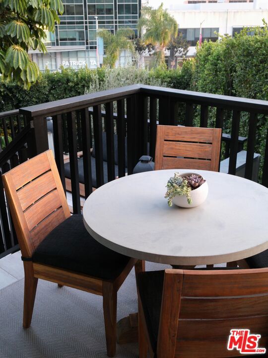 1310 Londonderry Place Property Photo 16