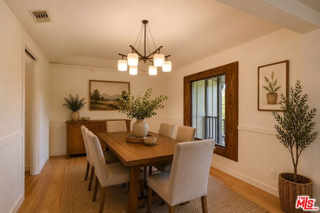 13509 Bassett Street Property Photo 7