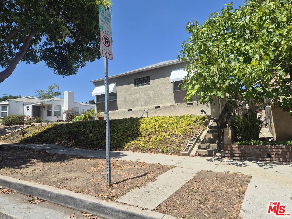 833 16th Street C Property Photo 6