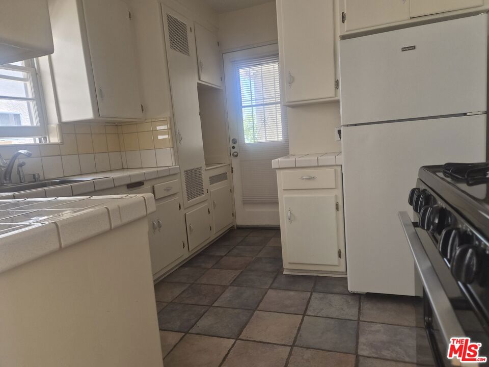833 16th Street C Property Photo 29